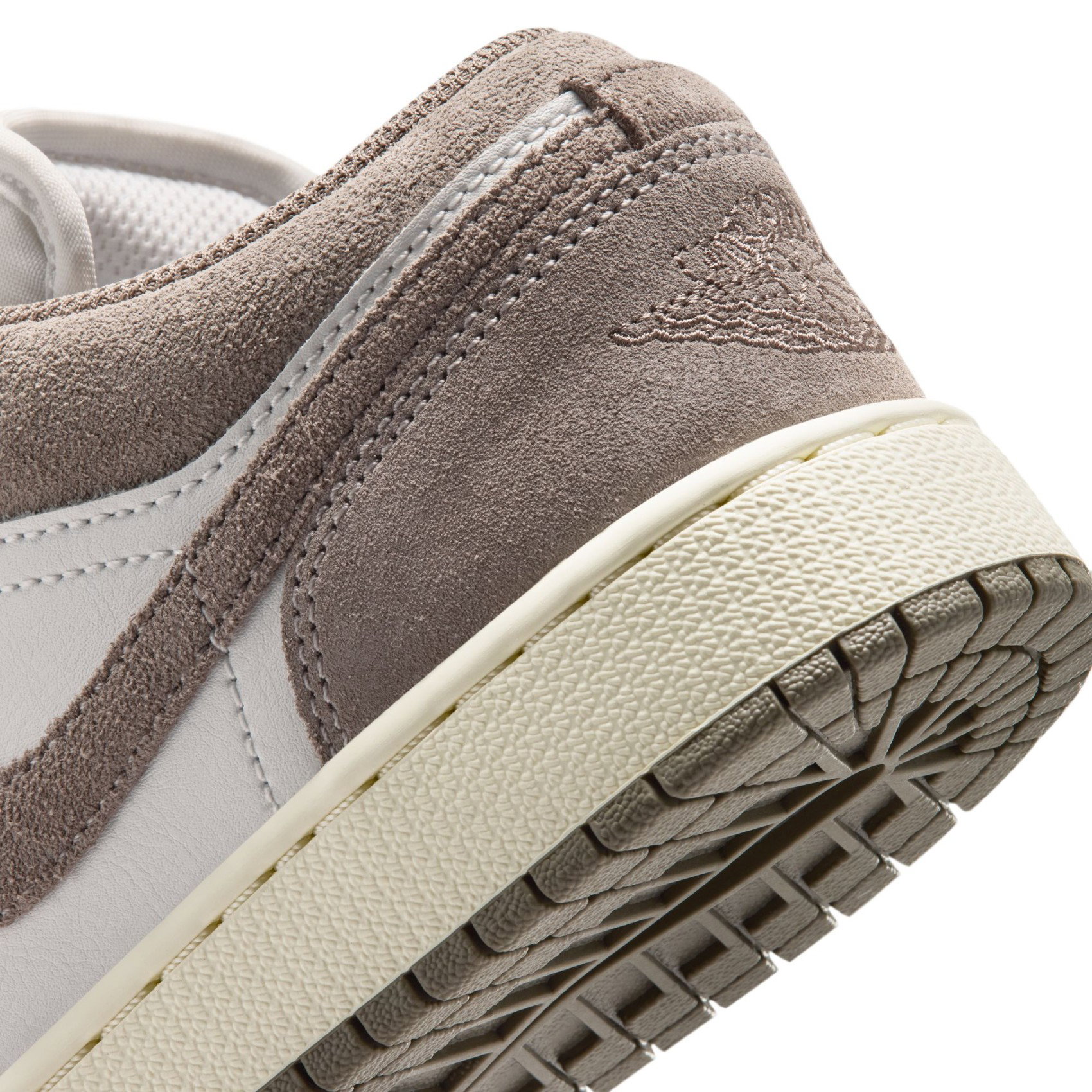 Nike Air Jordan 1 Low Gs Basketbol Ayakkabısı 553560-026