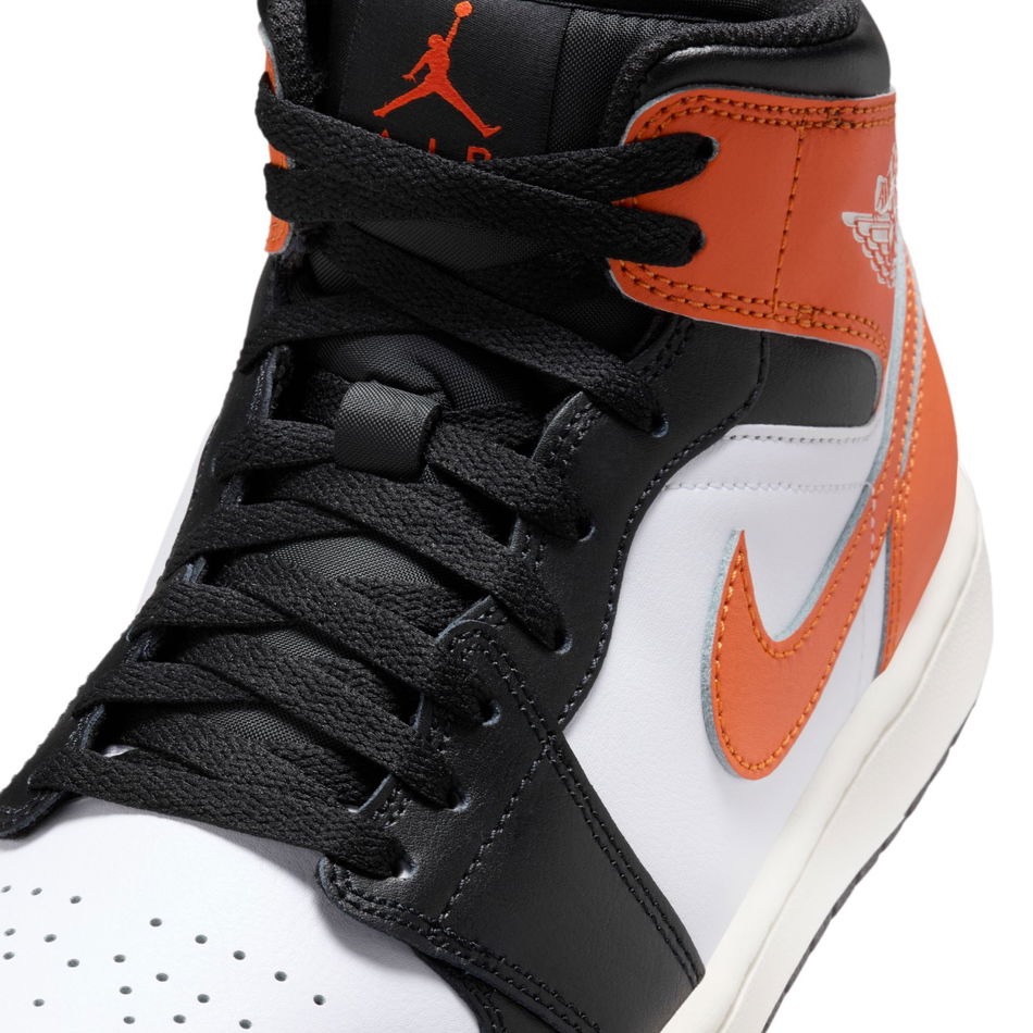 Air Jordan 1 Mid 'Black Toe Orange' Erkek Basketbol Ayakkabısı