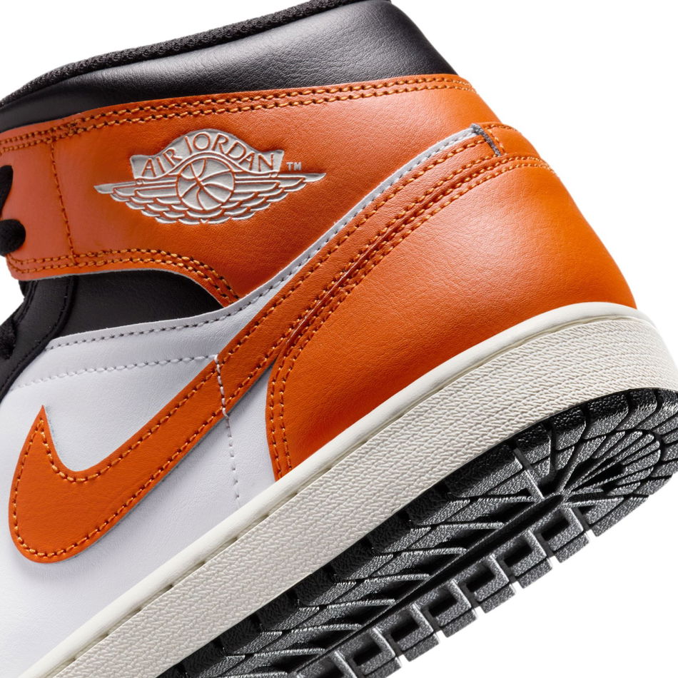 Air Jordan 1 Mid 'Black Toe Orange' Erkek Basketbol Ayakkabısı