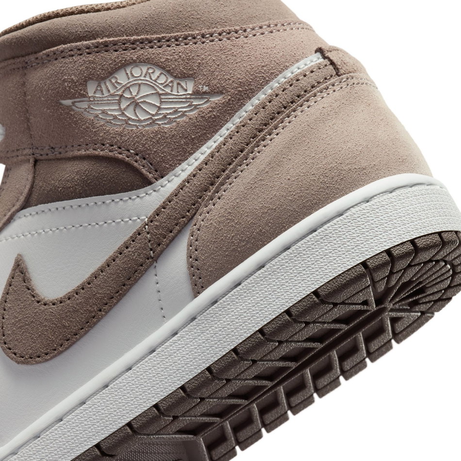 Air Jordan 1 Mid Erkek Basketbol Ayakkabısı