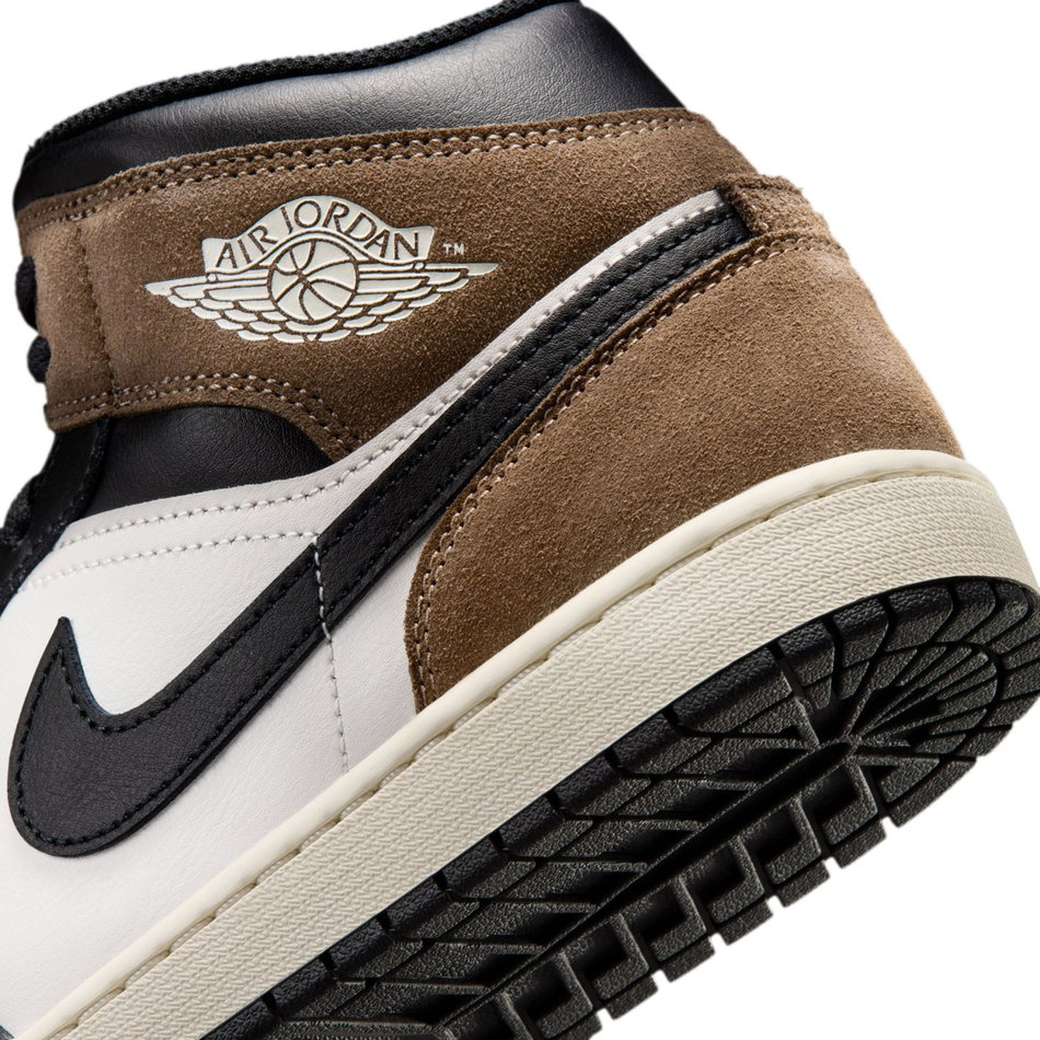 Air Jordan 1 Mid Erkek Basketbol Ayakkabısı