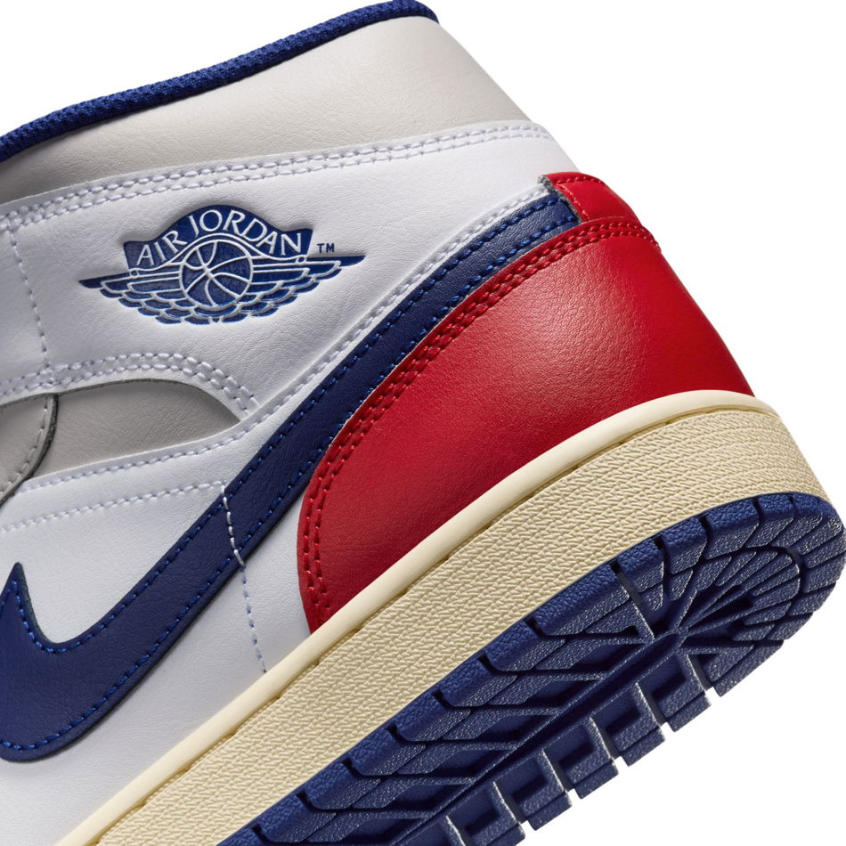 Air Jordan 1 Mid Erkek Basketbol Ayakkabısı