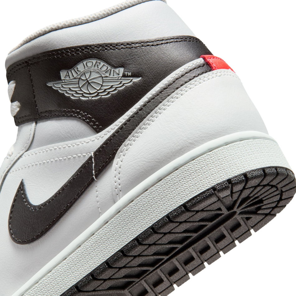 Air Jordan 1 Mid Erkek Basketbol Ayakkabısı