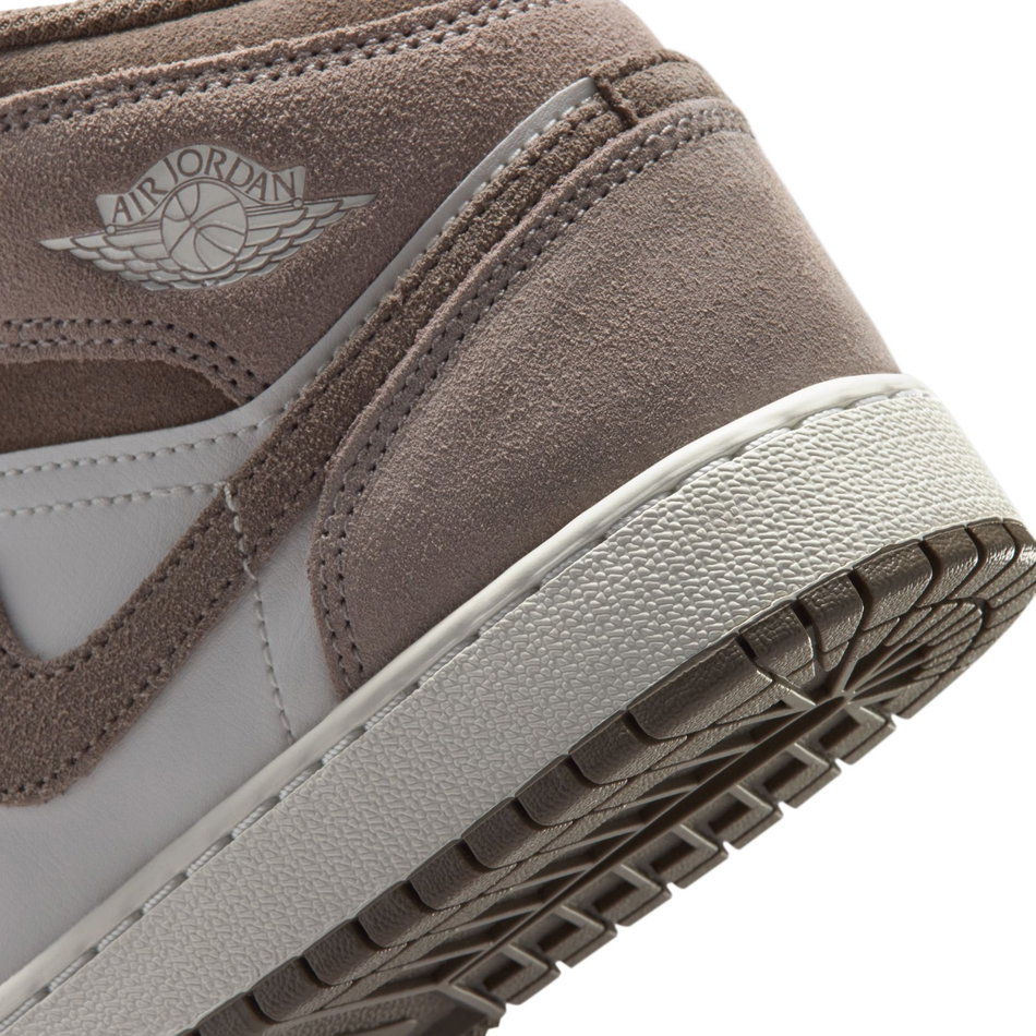 Air Jordan 1 Mid Gs Basketbol Ayakkabısı