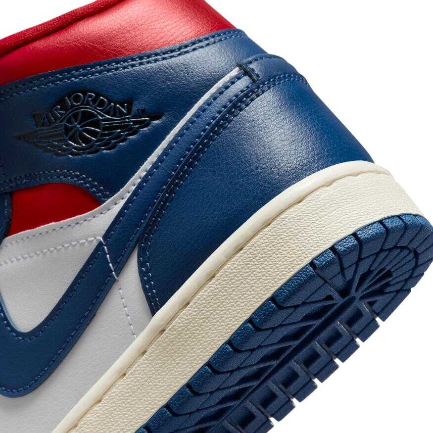 Air Jordan 1 Mid Kadın Basketbol Ayakkabısı