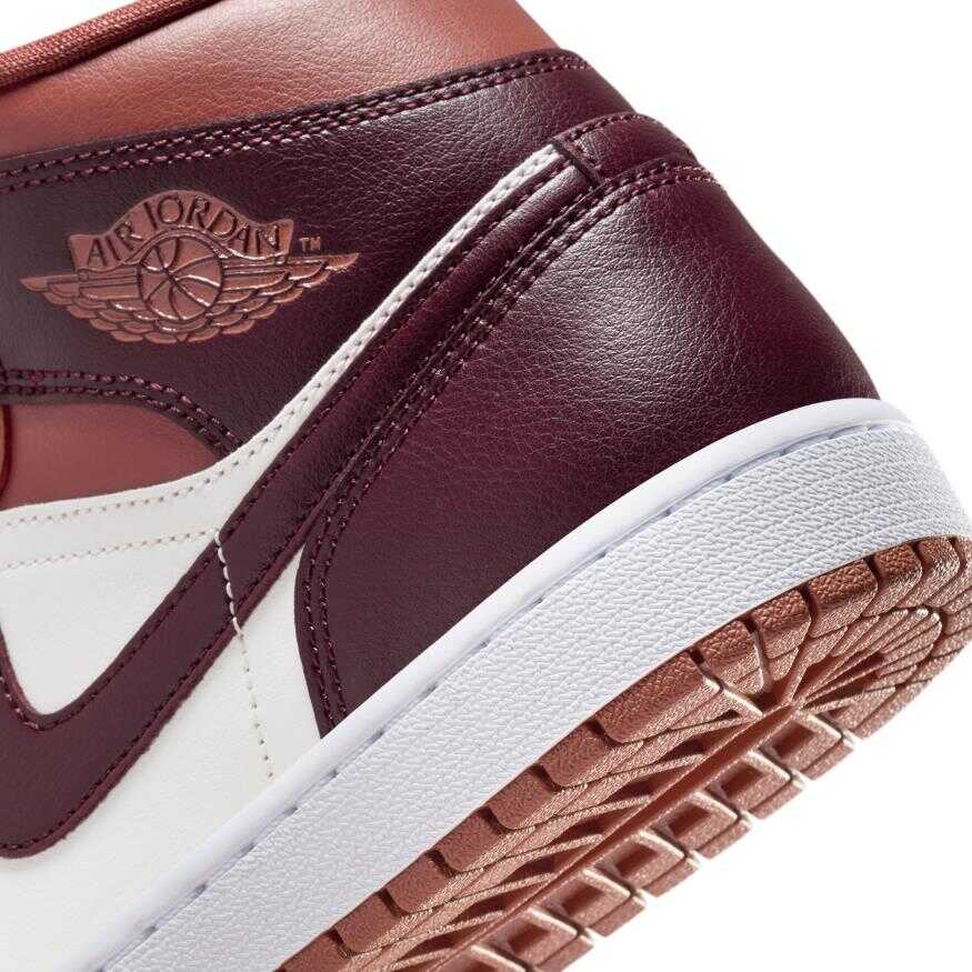 Air Jordan 1 Mid Kadın Basketbol Ayakkabısı