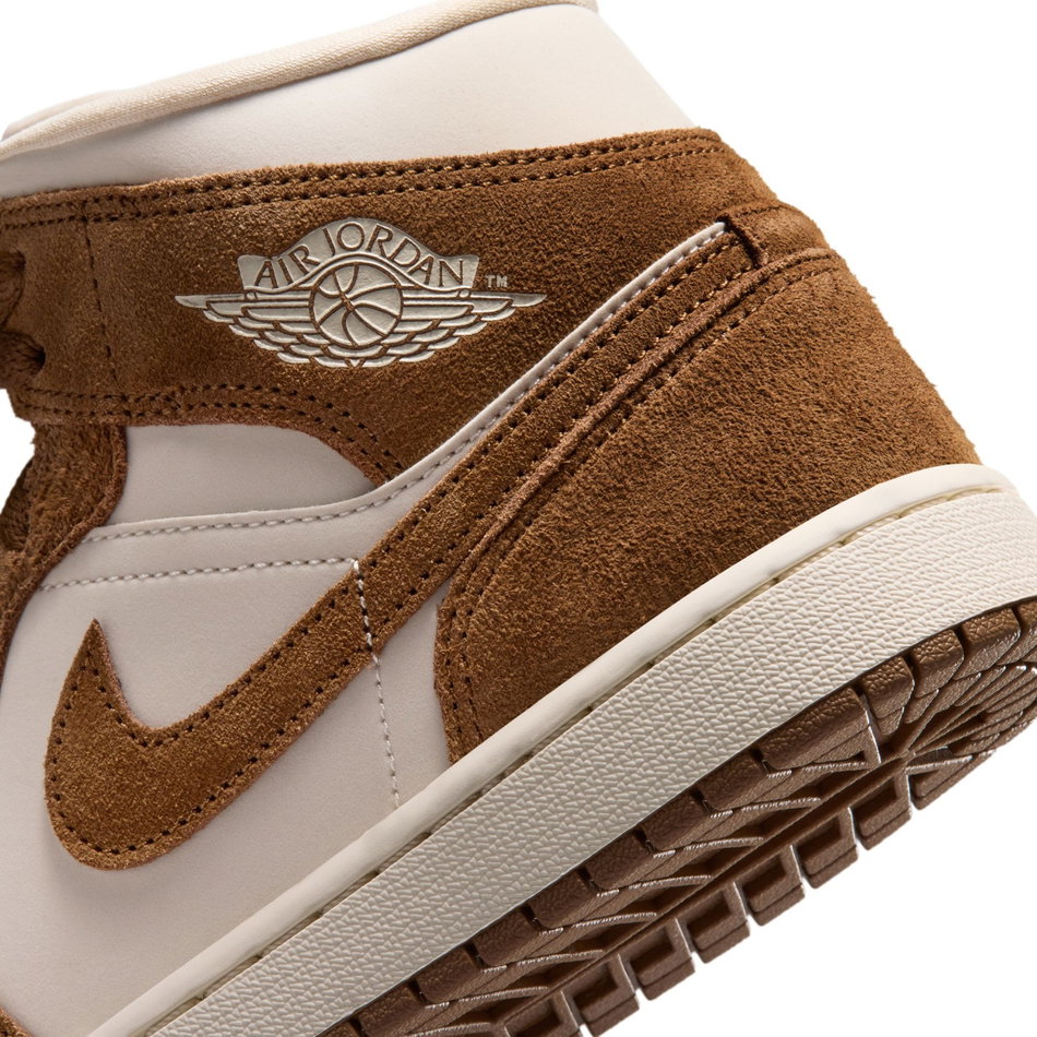 Air Jordan 1 Mid Kadın Basketbol Ayakkabısı