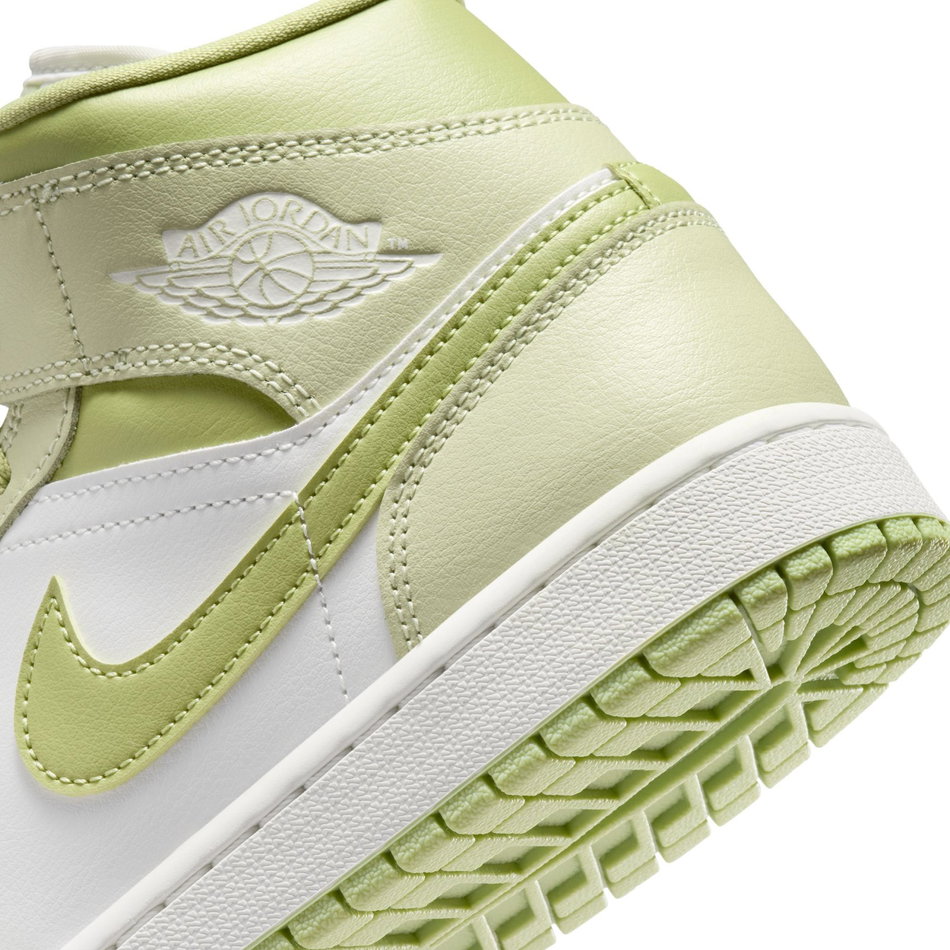 Air Jordan 1 Mid Kadın Basketbol Ayakkabısı