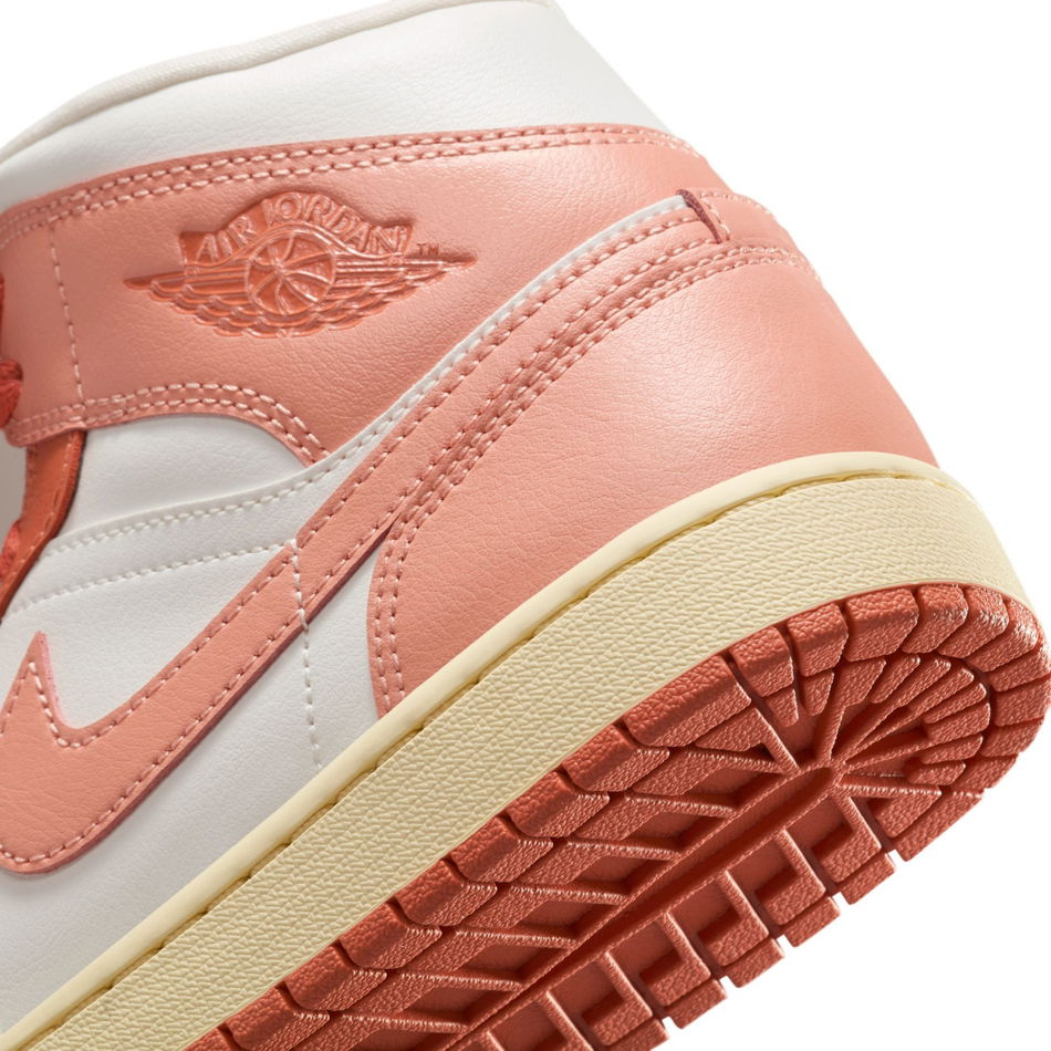 Air Jordan 1 Mid 'Madder Root' Kadın Basketbol Ayakkabısı