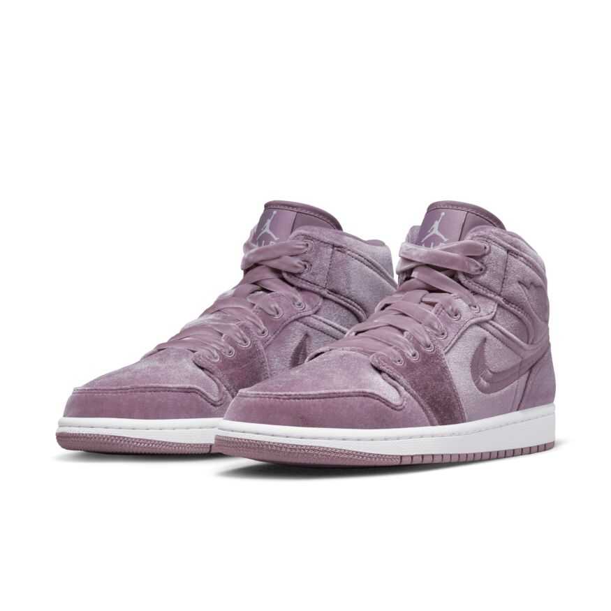 Air Jordan 1 Mid SE Kadın Basketbol Ayakkabısı