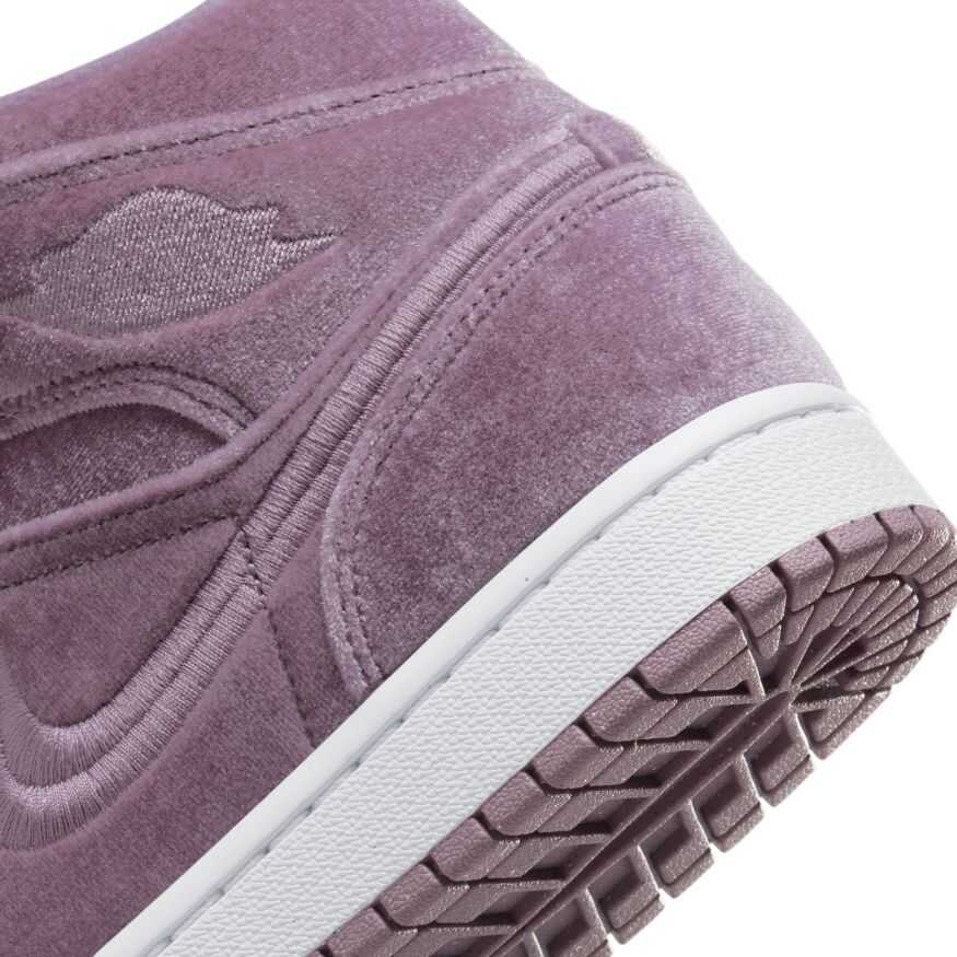 Air Jordan 1 Mid SE Kadın Basketbol Ayakkabısı