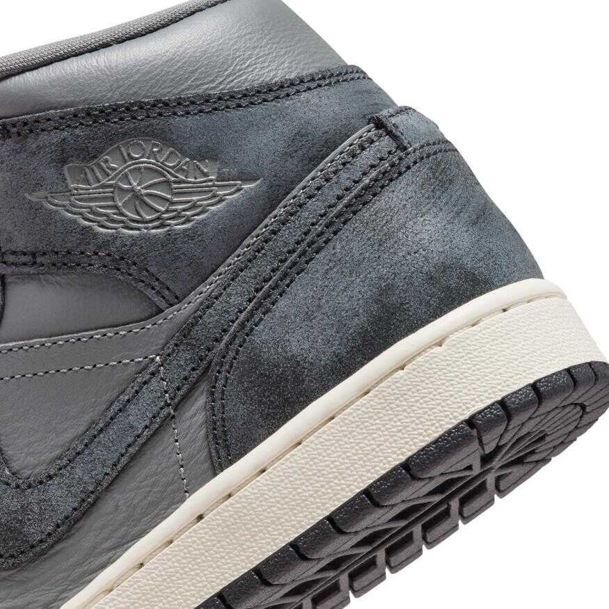 Air Jordan 1 Mid SE Kadın Basketbol Ayakkabısı