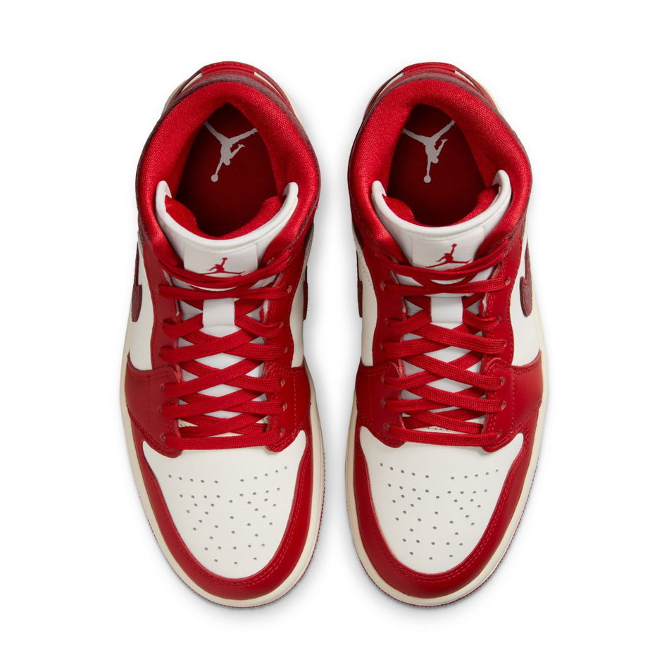 Air Jordan 1 Mid SE Kadın Basketbol Ayakkabısı
