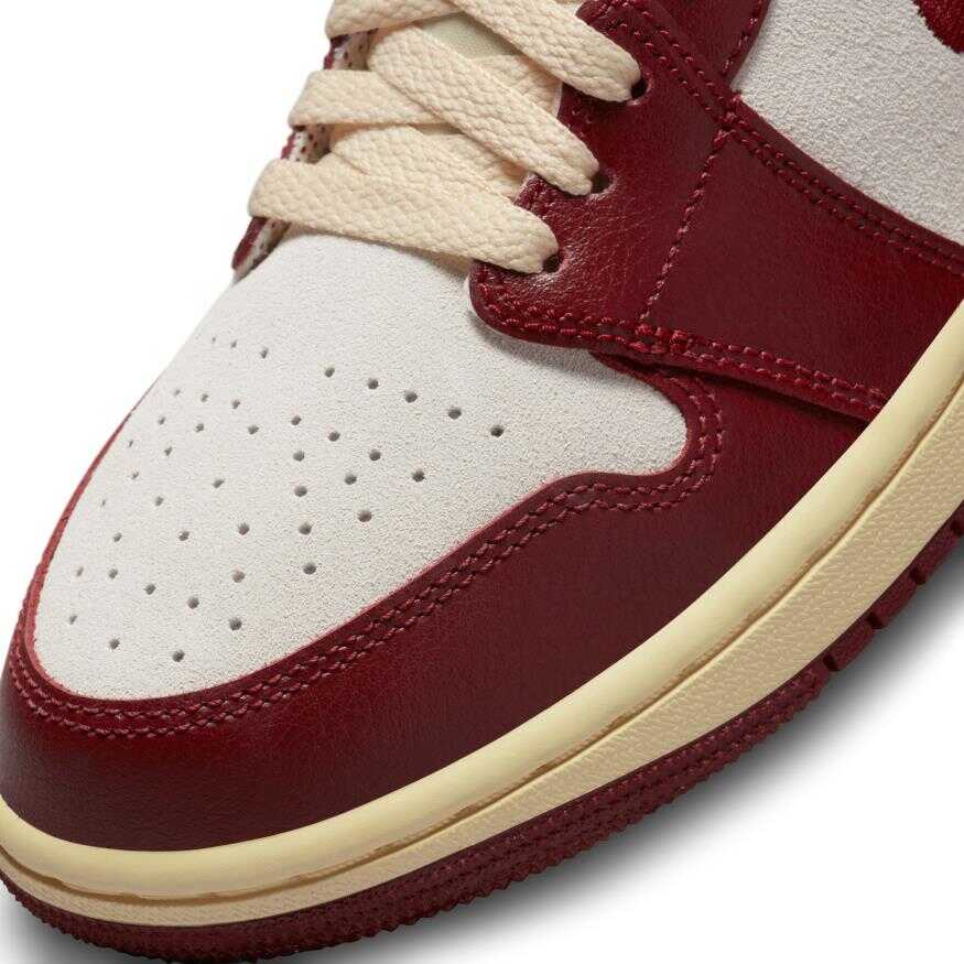 Air Jordan 1 Mid Special Edition Kadın Basketbol Ayakkabısı