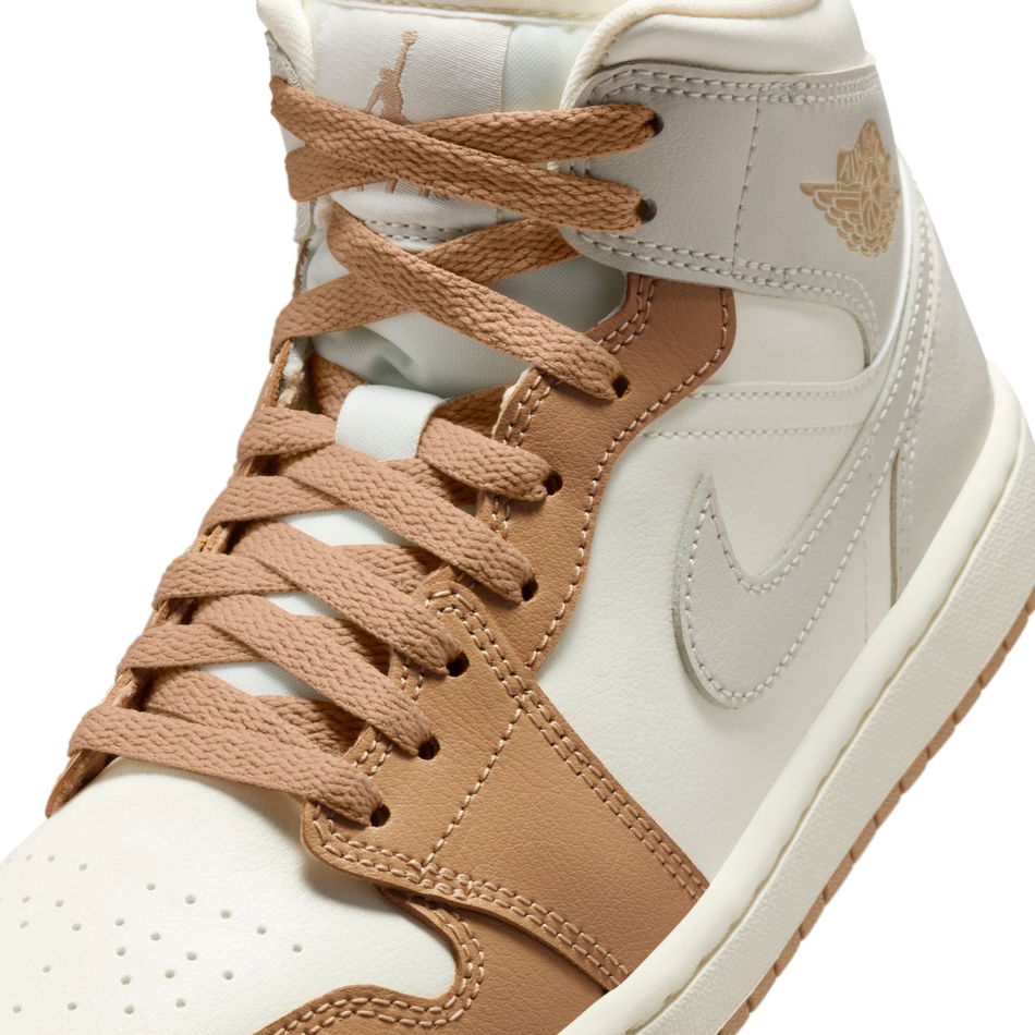 Air Jordan 1 Mid 'Tan Toe' Kadın Basketbol Ayakkabısı