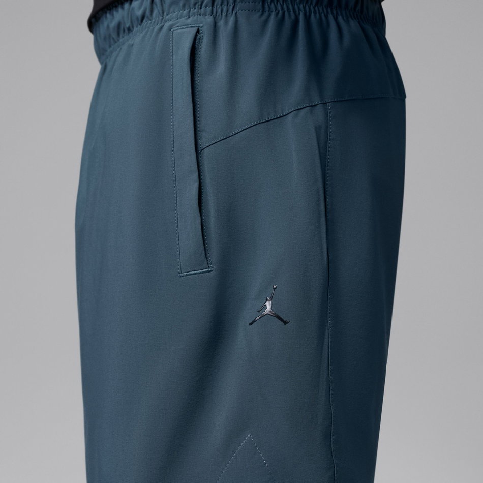 Jordan Dri-FIT Sport Flightweight 6