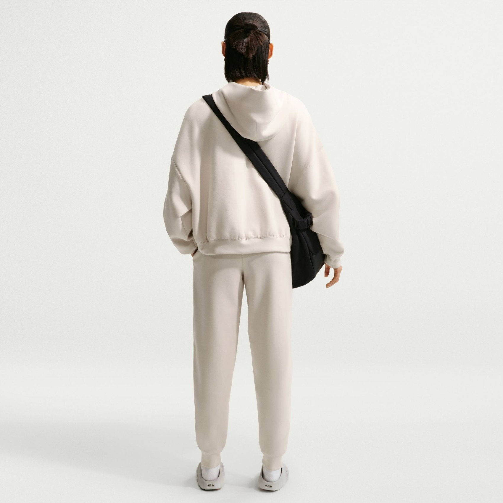 えり Nike 24.7 Dri-FIT MR Jogger Soft Kadın Bej Eşofman Altı HQ8184-104
