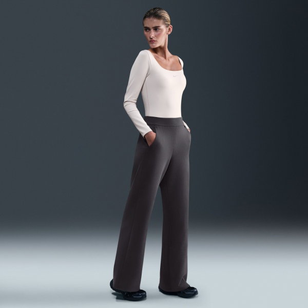 Женские спортивные штаны Nike 24.7 ImpossiblySoft Dri-FIT Flare Pant