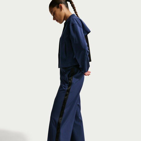 NIKE - 24.7 ImpossiblySoft Dri-FIT Tearaway Pant Woven Kadın Eşofman Altı (1)