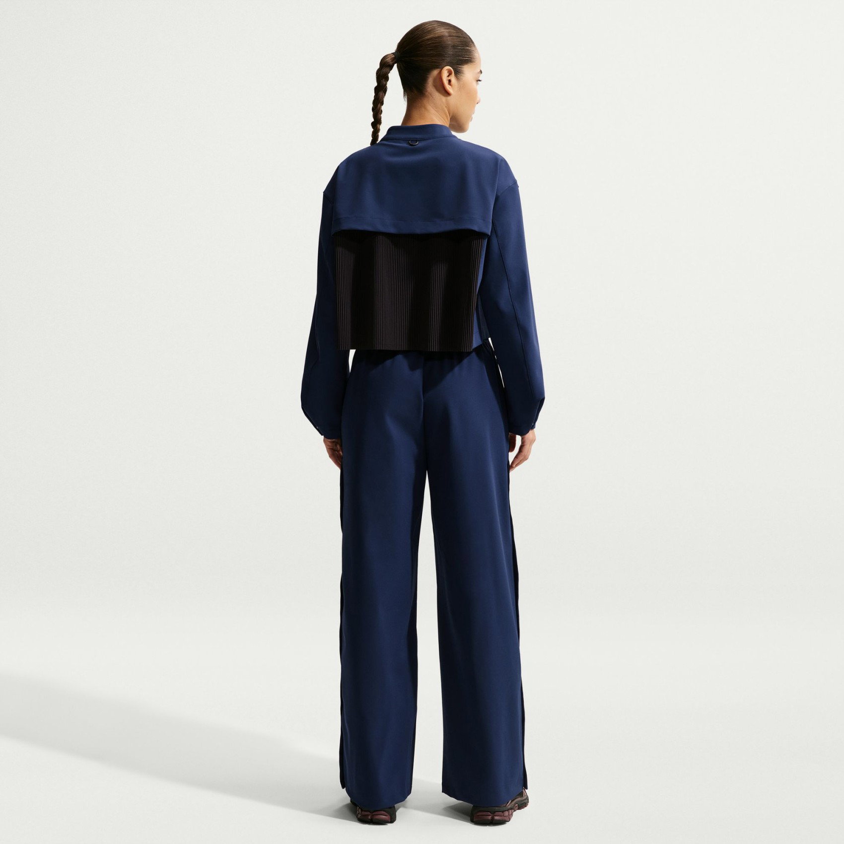 Nike 24.7 ImpossiblySoft Dri-FIT Woven Crop Jacket Kadın Ceket