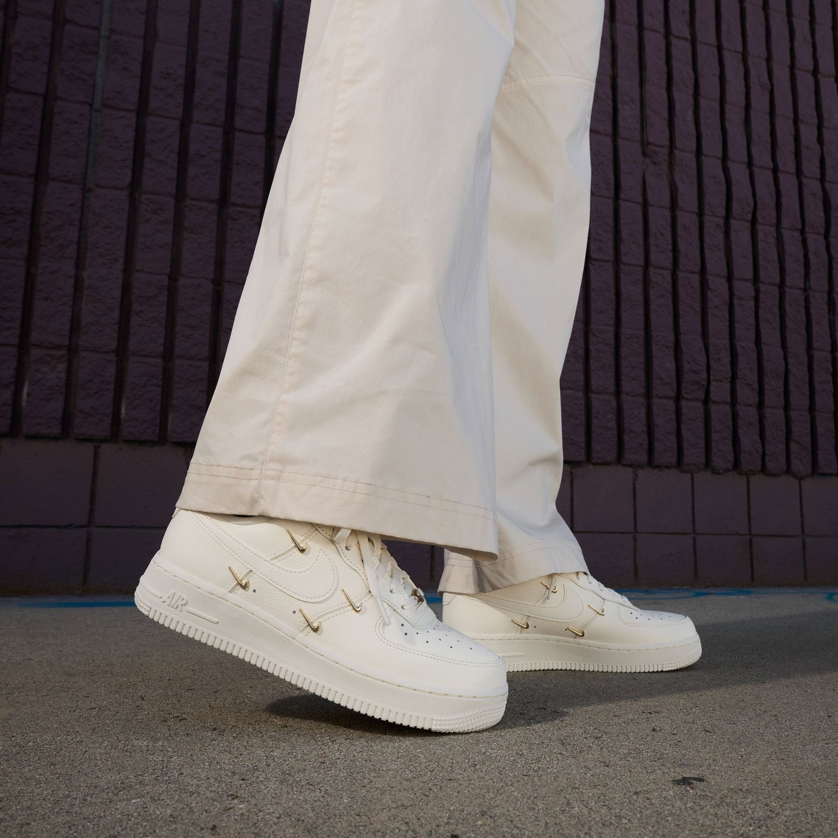 Nike Air Force 1 '07 LX Kadın Sneaker Ayakkabı FV3654-111
