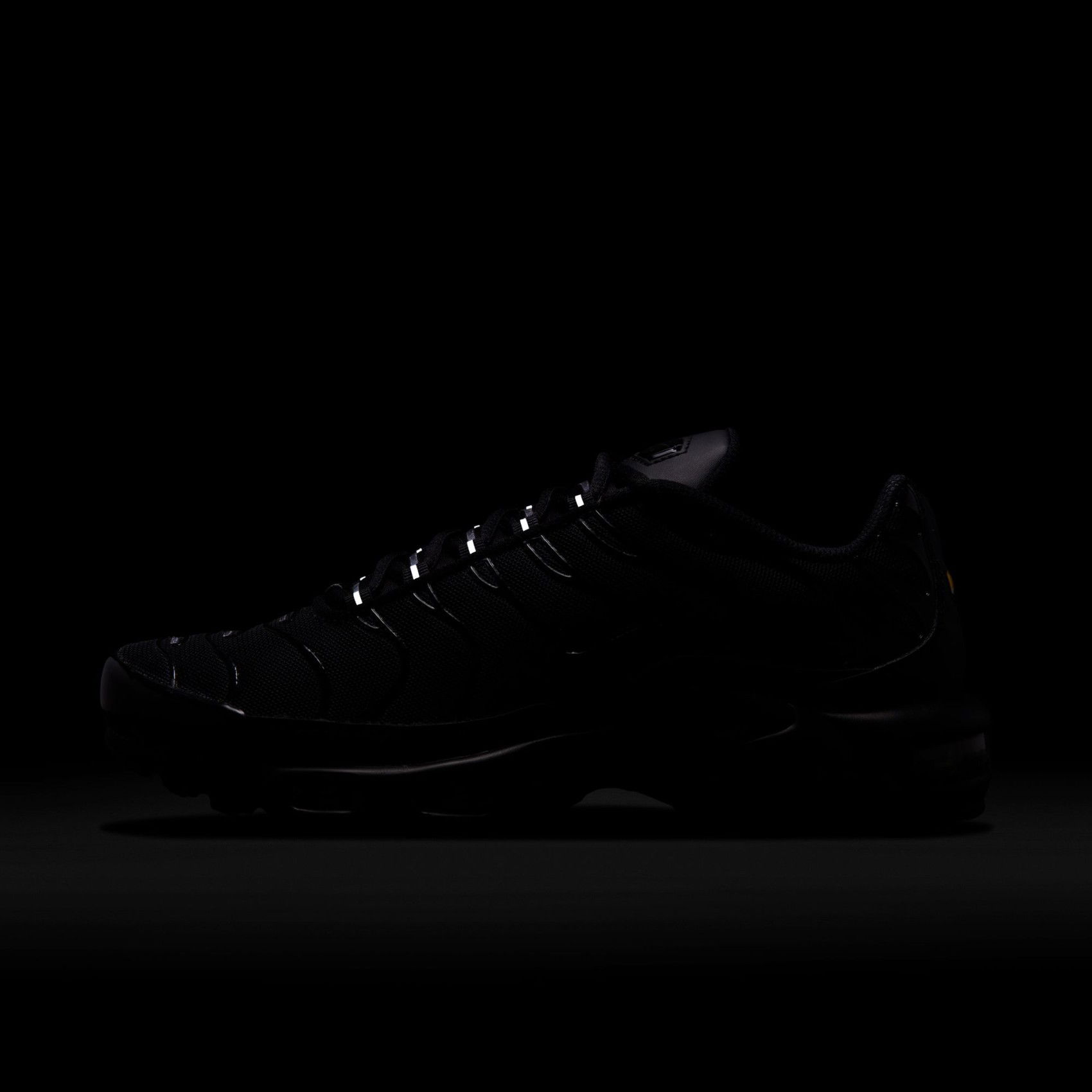 Nike Air Max Plus 'Triple Black' Kadın Sneaker Ayakkabı DM2362-002