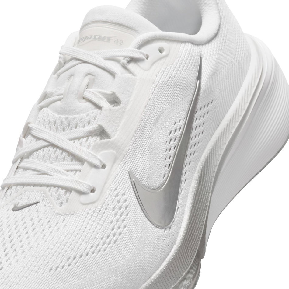 Air Zoom Pegasus 42 Kadın Beyaz Koşu Ayakkabısı