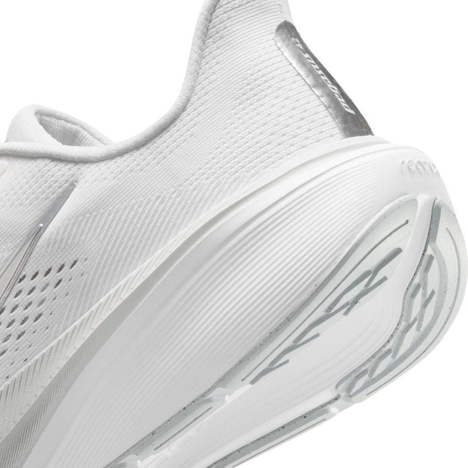 Air Zoom Pegasus 42 Kadın Beyaz Koşu Ayakkabısı