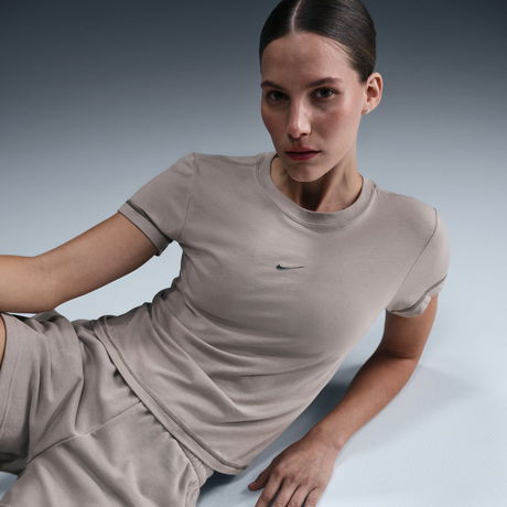 NIKE - Chill Knit Crop Kadın Bej Tişört