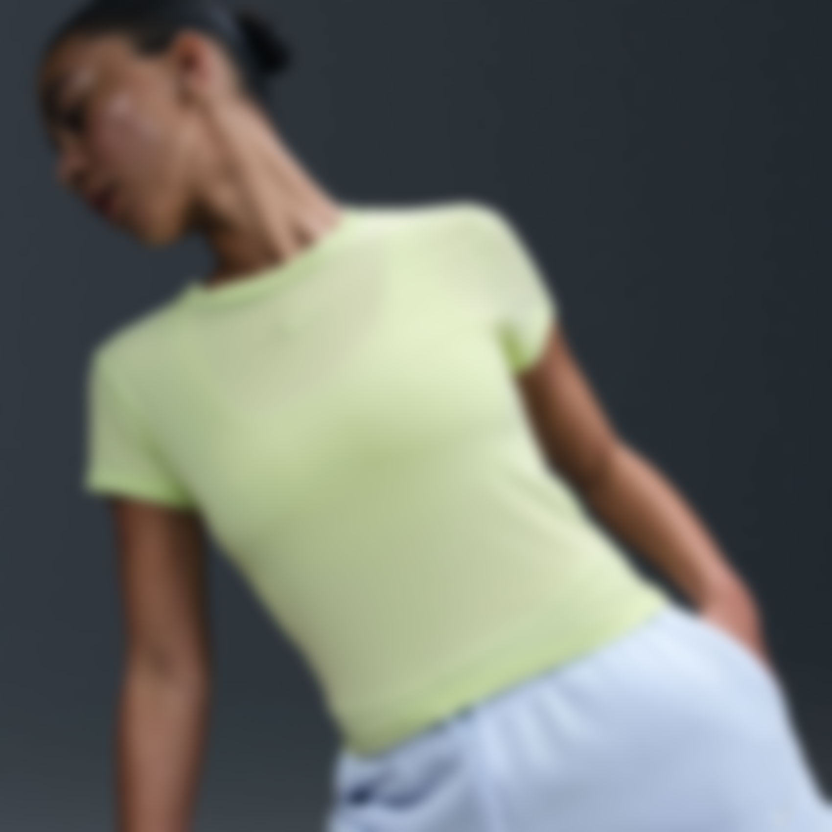 NIKE - Chill Knit Crop Kadın Yeşil Tişört