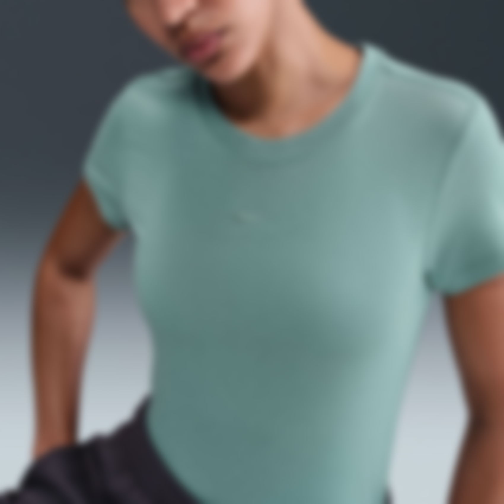 NIKE - Chill Knit MD Crop Kadın Tişört