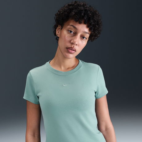 NIKE - Chill Knit MD Crop Kadın Tişört (1)