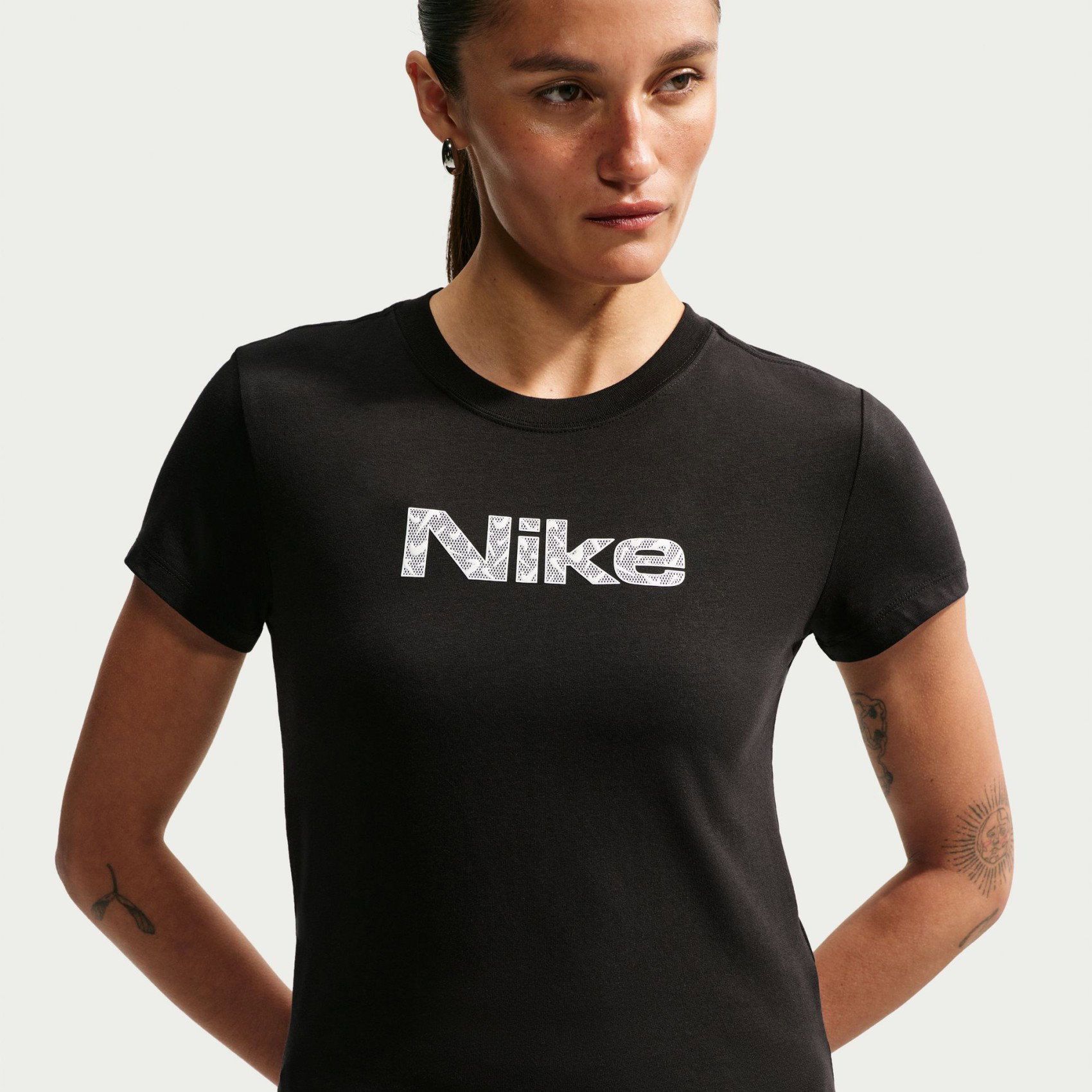 NIKE - Chill Knit Mod-Cropped Tee Kadın Siyah Tişört