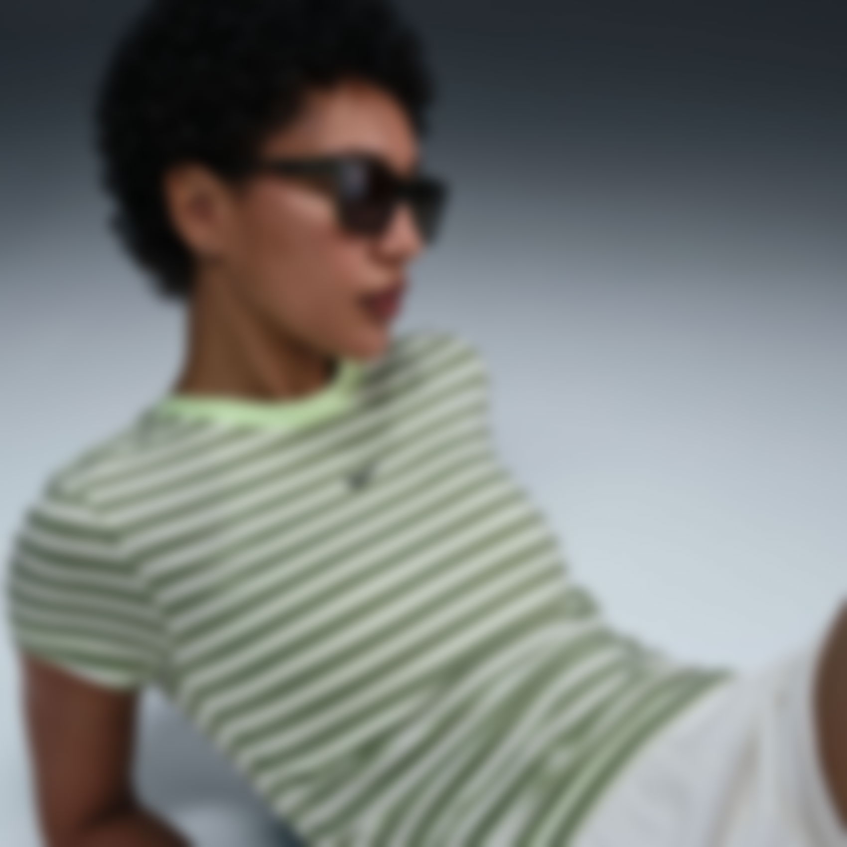 NIKE - Chill Knit Tee Kadın Tişört