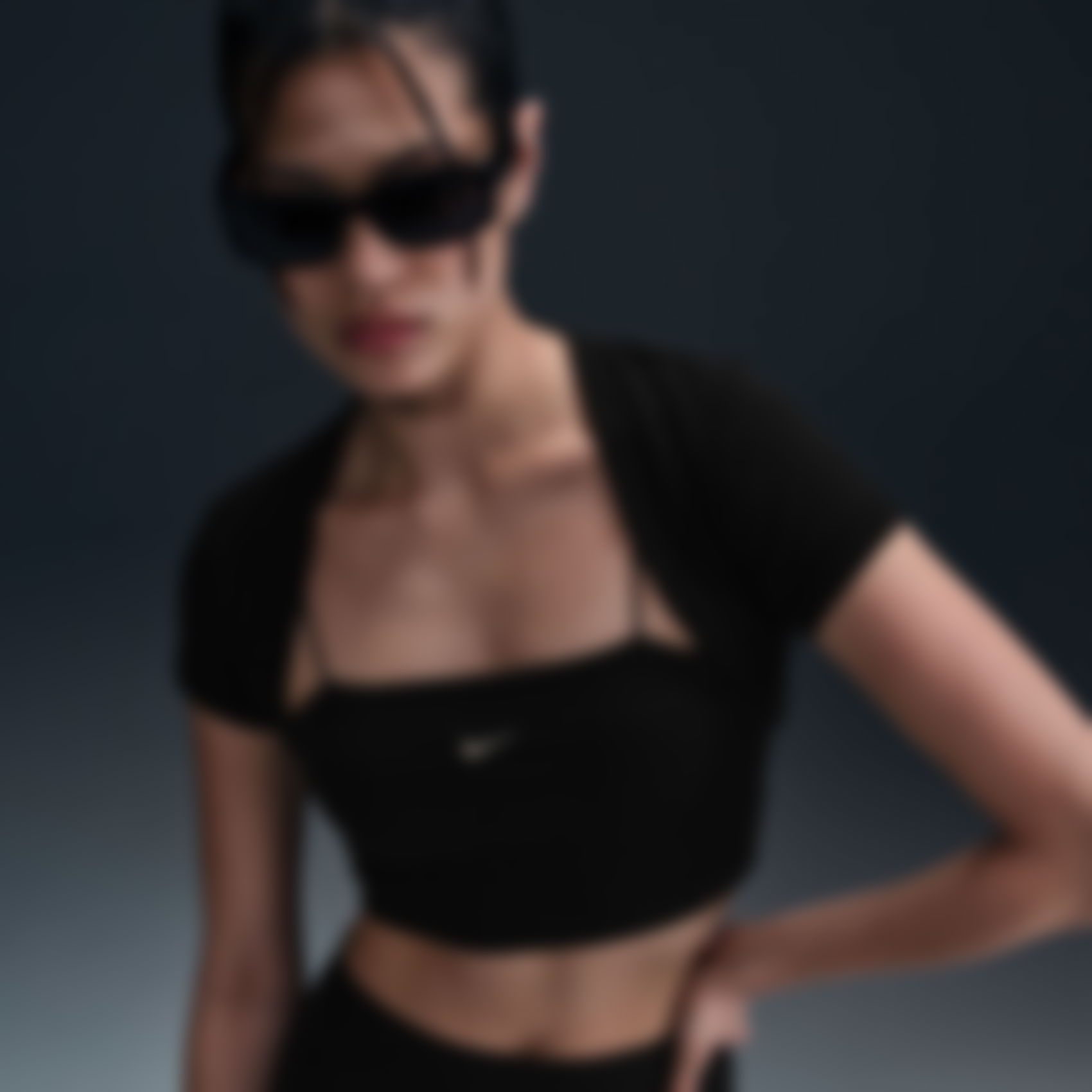 NIKE - Chill Knit Tight Cropped Mini-Rib 2in1 Top Kadın Siyah Tişört