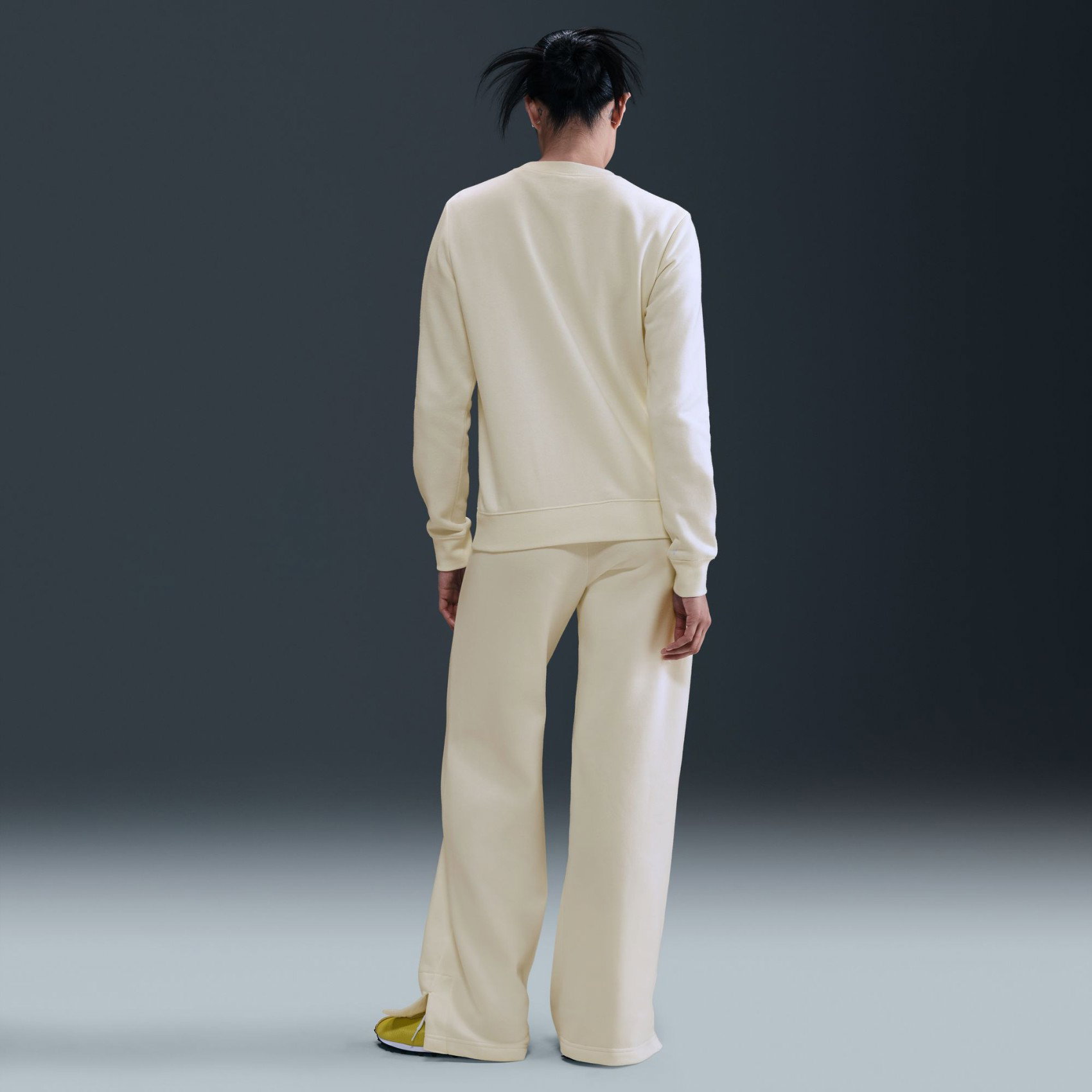 Nike Classic+ Wide Leg Kadın Bej Eşofman Altı IH8482-133 Nike Classic+ Wide Leg Kadın Bej Eşofman Altı IH8482-133
