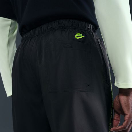 NIKE - Club Flow Woven Short Swoosh Erkek Şort (1)