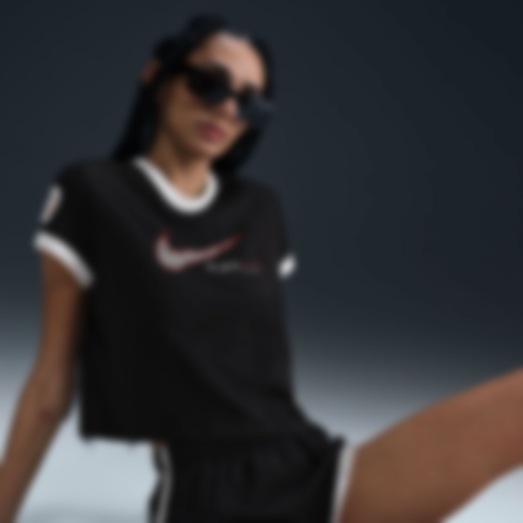 NIKE - Club SS Tee Moto RGR Kadın Siyah Tişört