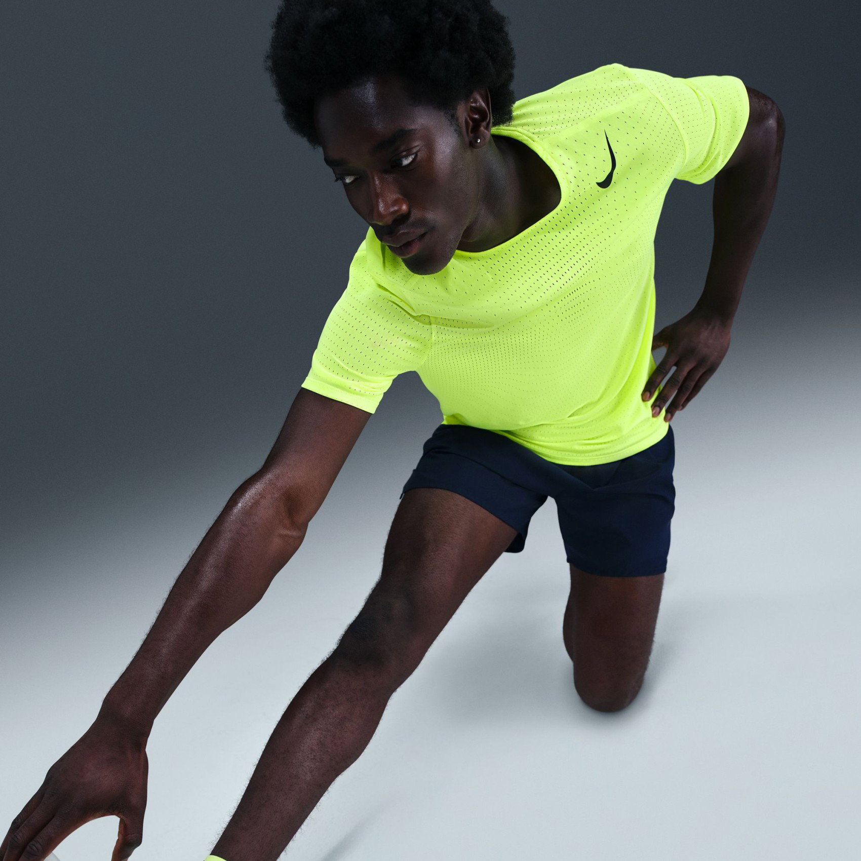 Nike Dri-FIT ADV AeroSwift SS Top Erkek Sarı Tişört HJ3377-702