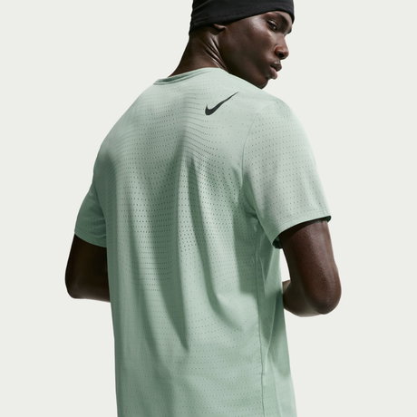 NIKE - Dri-FIT ADV AeroSwift Ss Top Erkek Tişört (1)