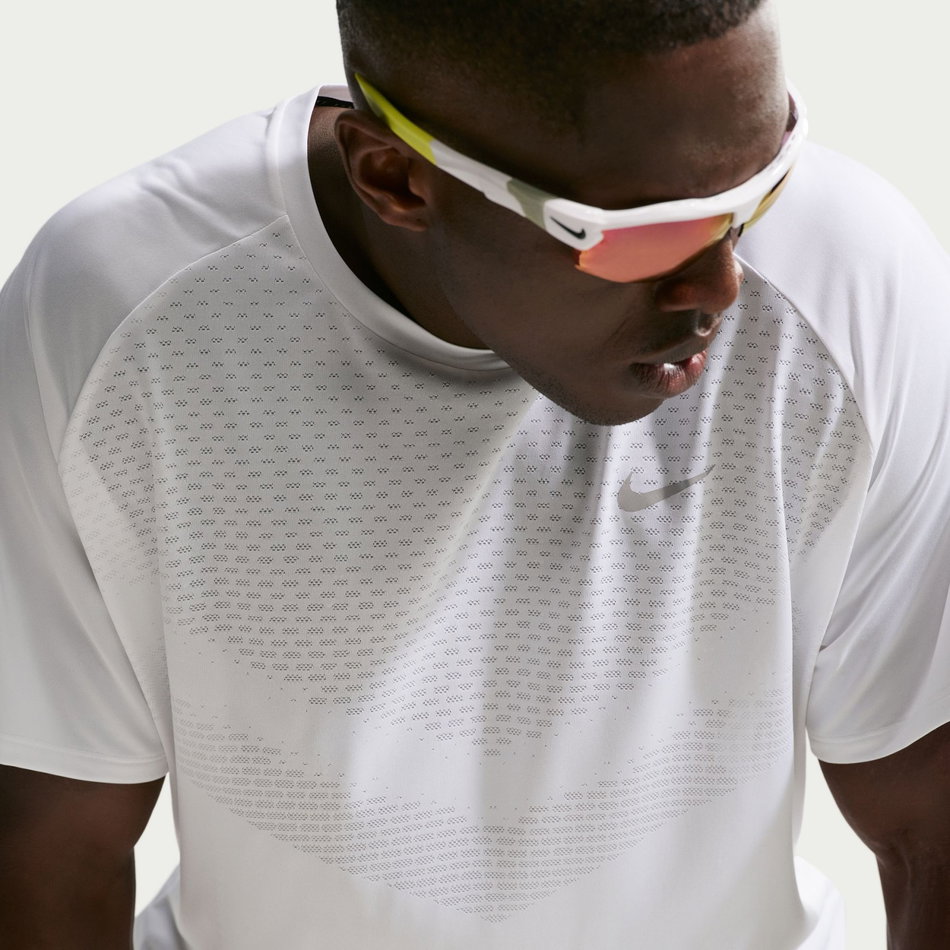 Dri-FIT ADV Stride Ss Top Erkek Beyaz Tişört