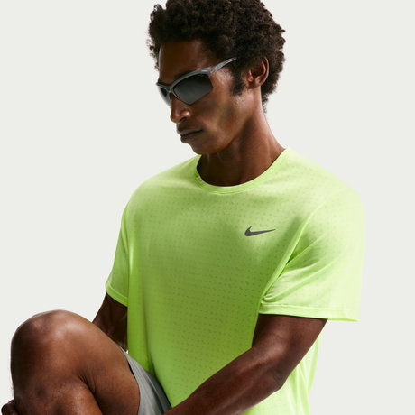 NIKE - Dri-FIT Breathe Miler Ss Top Erkek Sarı Tişört