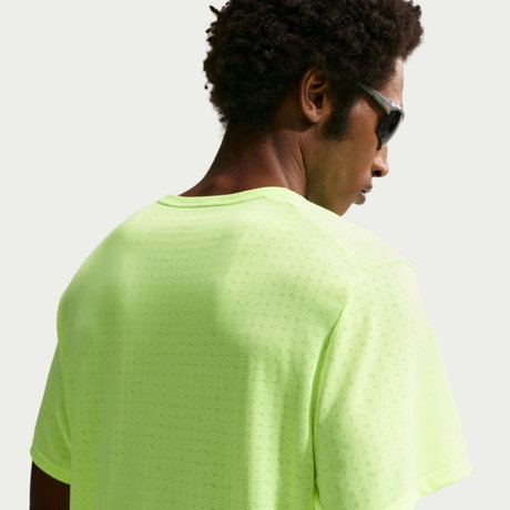 NIKE - Dri-FIT Breathe Miler Ss Top Erkek Sarı Tişört (1)