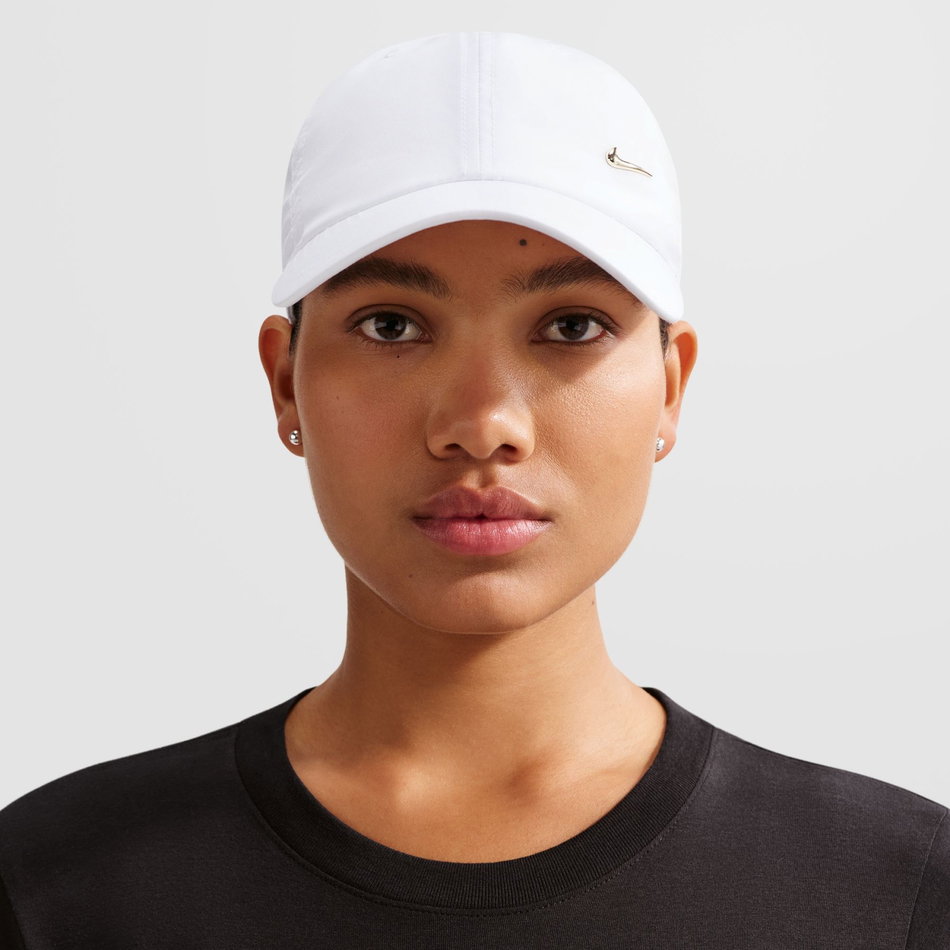 Dri-FIT Club Cap Metal Swoosh L Beyaz Şapka
