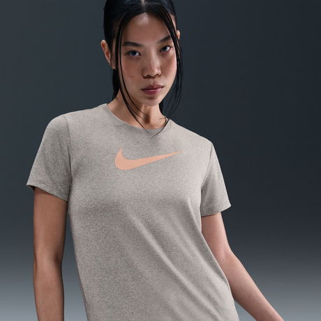 NIKE - Dri-FIT Graphic Tee Kadın Tişört