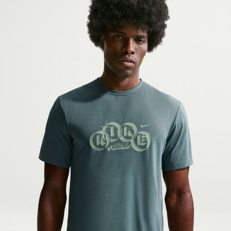 NIKE - Dri-FIT Hyverse Gfx Ss Top Erkek Yeşil Tişört
