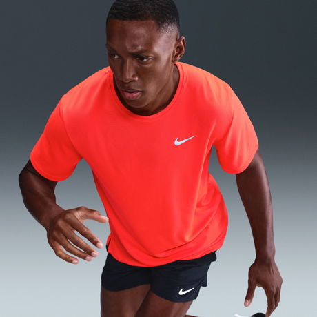NIKE - Dri-FIT Miler UV SS Erkek Kırmızı Tişört