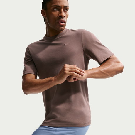 NIKE - Dri-FIT Primary Ss Erkek Kahverengi Tişört