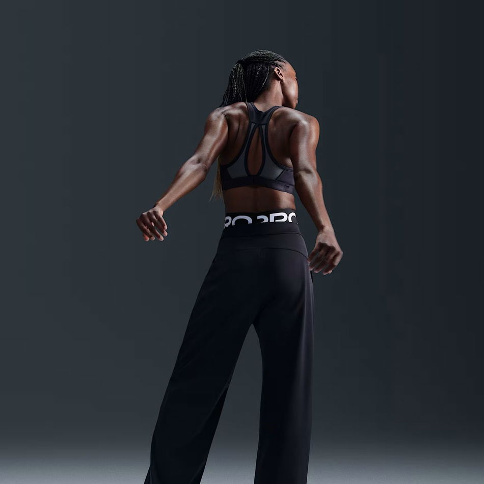Dri-FIT Swoosh Hafif Destekli Ayarlanabilir Kadın Sporcu Sütyeni