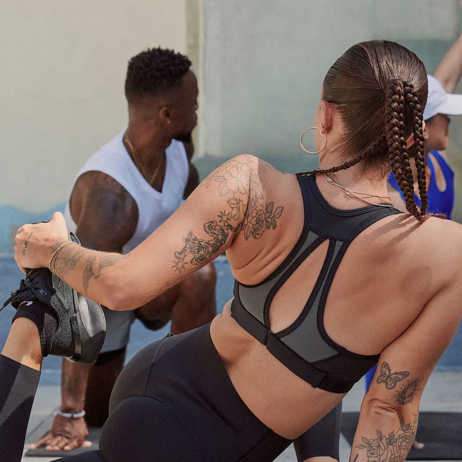 Dri-FIT Swoosh Hafif Destekli Ayarlanabilir Kadın Sporcu Sütyeni